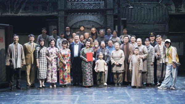 融股宝 国话经典大戏《四世同堂》双重使命赴沪演出，秦海璐表示“愿与此剧相伴一生”